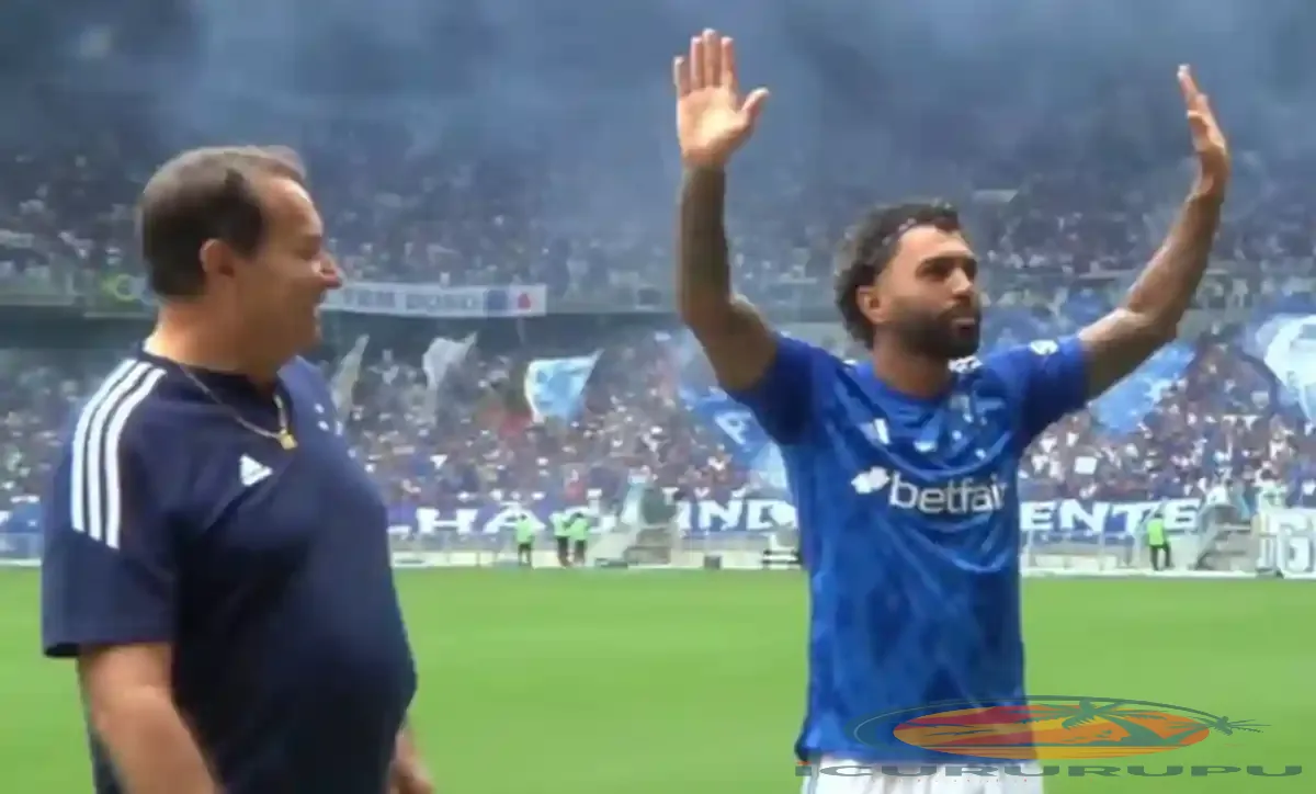 Gabigol é apresentado pelo Cruzeiro em um Mineirão lotado