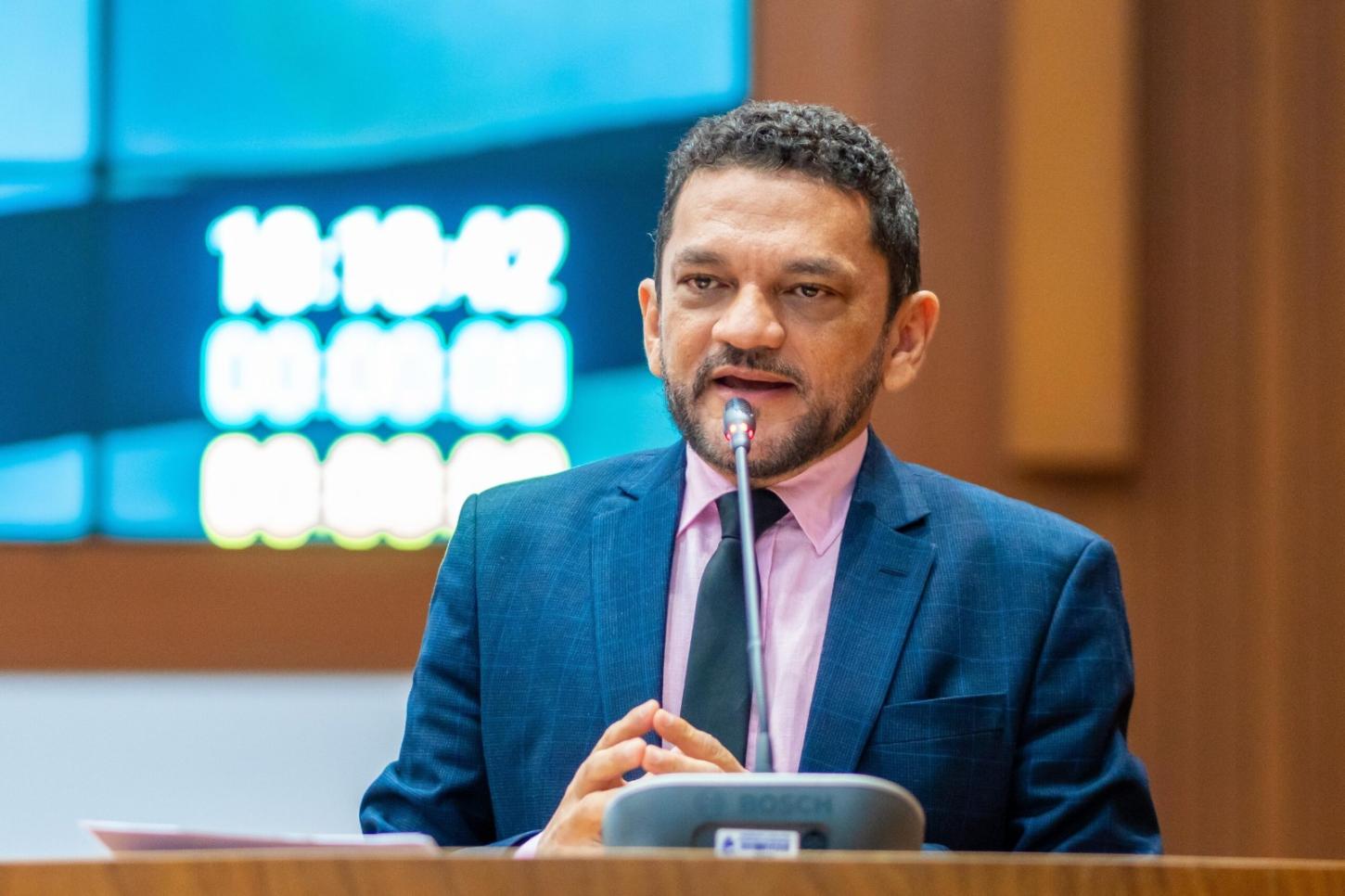 Deputado Cláudio Cunha ressalta obras para melhoria das estradas na Baixada