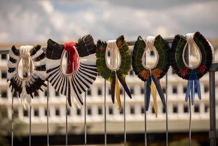 Indígenas fazem ato no STF e defendem derrubada do marco temporal