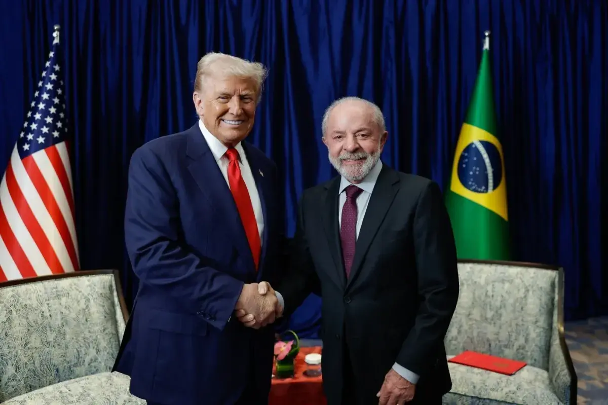 Lula e Trump têm primeira reunião presencial e discutem tarifas e sanções em encontro na Malásia