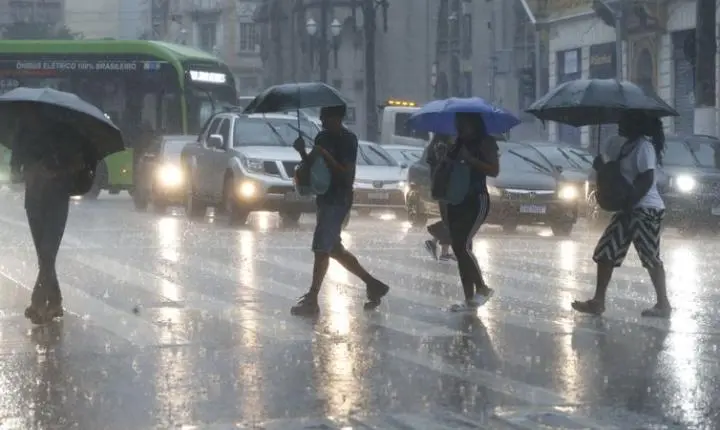 Chuvas fortes causam novas enchentes na Grande São Paulo