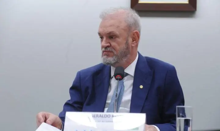 Comissão aprova criação do Farmácia Popular Digital com entrega em casa para idosos