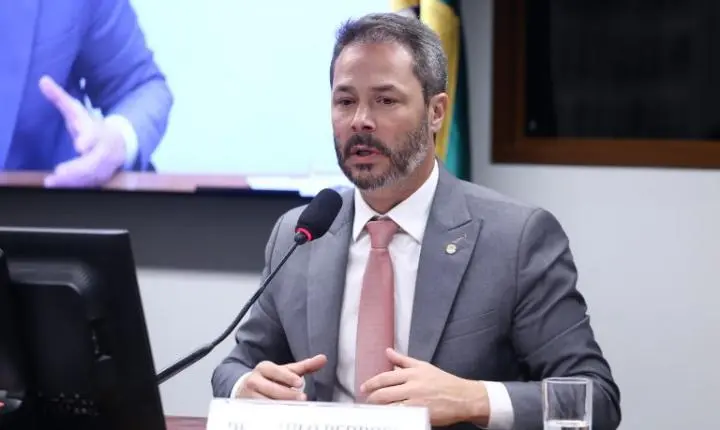Comissão aprova projeto que prevê logística reversa no descarte de máscaras e EPIs