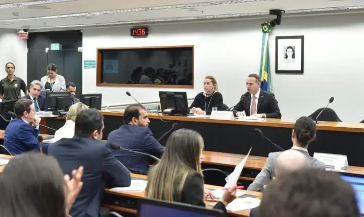 Conselho de Ética analisa 12 novos processos contra deputados