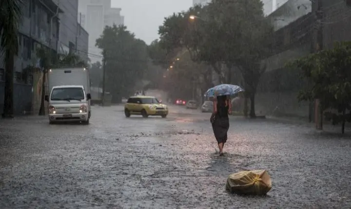 Defesa Civil de SP alerta para ocorrência de chuva forte no estado