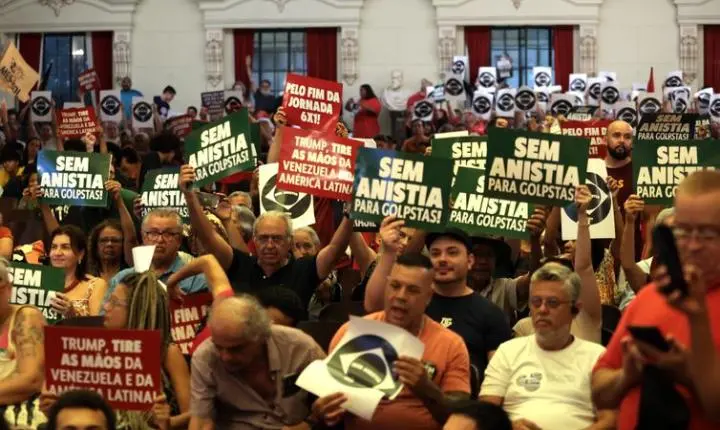 Em ato em SP, manifesto celebra democracia contra atos de 8 de janeiro