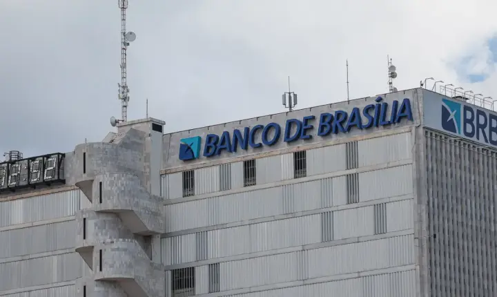 Ex-presidente do BRB aguarda para prestar novo depoimento à PF