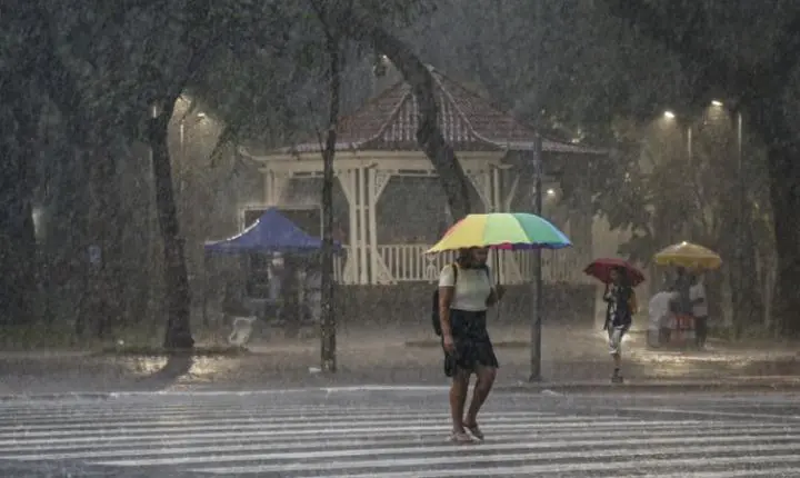 Inmet alerta para tempestades em três estados até amanhã; veja onde