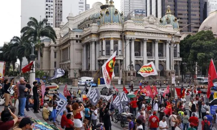Manifestação no Rio lembra 8 de janeiro e rejeita anistia a golpistas
